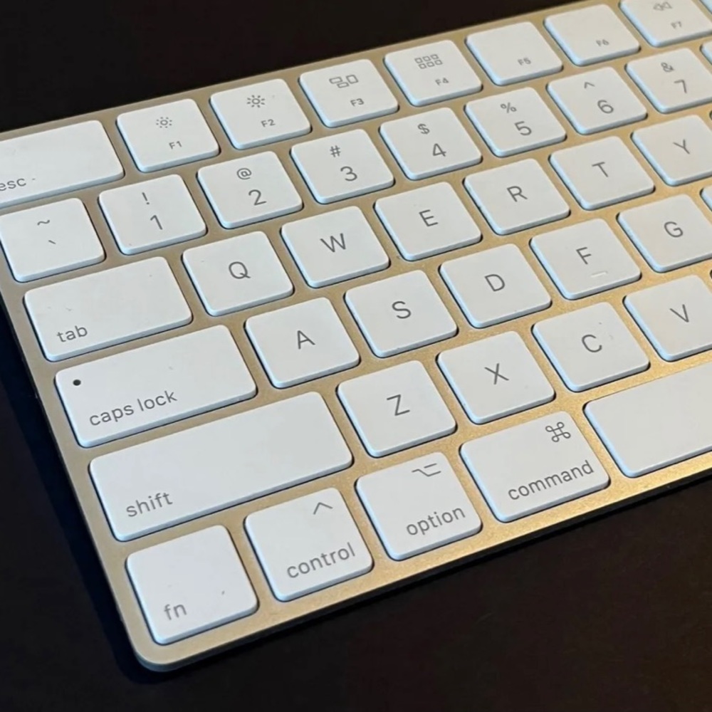 Apple Magic Keyboard Wireless Bluetooth